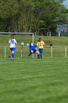 Bild 39 - B-Juniorinnen Bramstedter TS - SSV Hennstedt : Ergebnis: 3:7